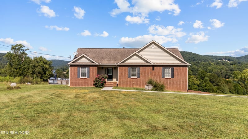 658 Stiner Rd, Sharps Chapel, TN 37866