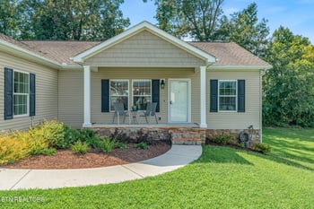 660 Alexis Ln, Lenoir City, TN 37772