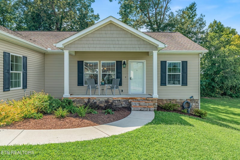 660 Alexis Ln, Lenoir City, TN 37772