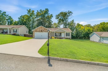 660 Alexis Ln, Lenoir City, TN 37772