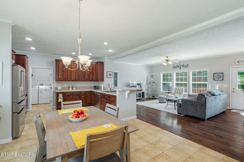 660 Alexis Ln, Lenoir City, TN 37772