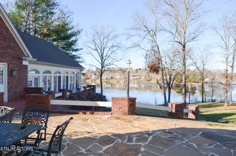 660 Holiday Dr, Crossville, TN 38555