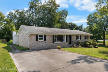 6604 Duke Rd, Knoxville, TN 37918