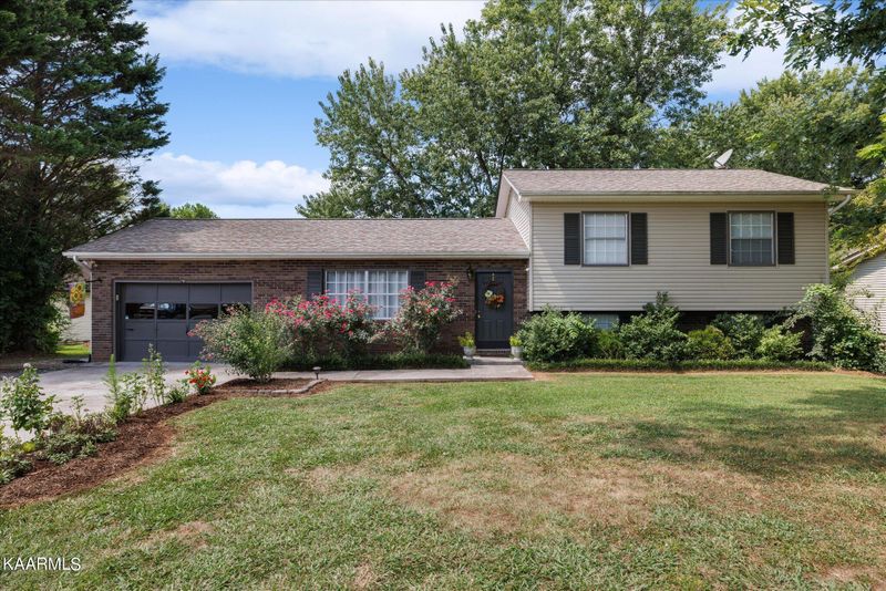 6605 Trinity Dr, Knoxville, TN 37918