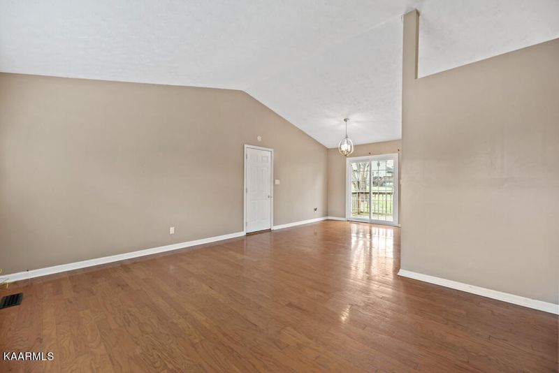6609 Bay Circle Dr, Knoxville, TN 37918