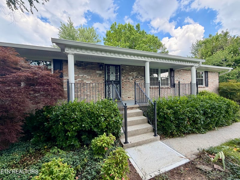 6612 Hummer Ln, Knoxville, TN 37912