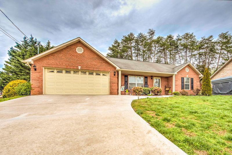 6613 Carina Ln, Corryton, TN 37721