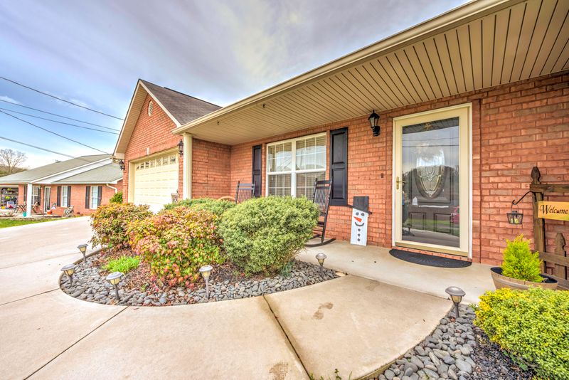 6613 Carina Ln, Corryton, TN 37721