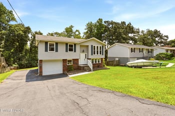 6616 Greenview Dr, Knoxville, TN 37918