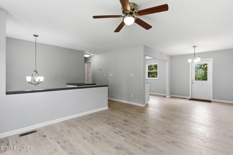 6616 Greenview Dr, Knoxville, TN 37918