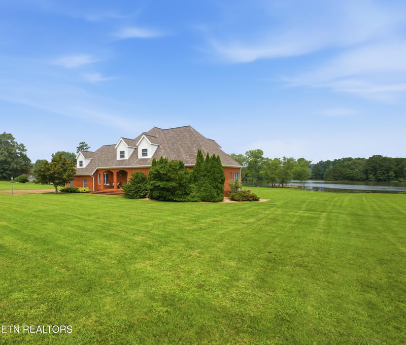 662 River Rd, Kingston, TN 37763