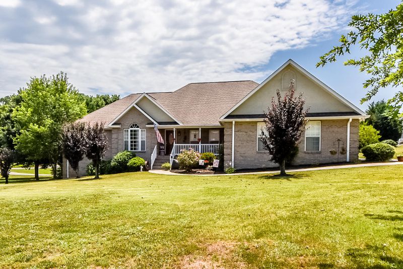 662 River Run Dr, Maryville, TN 37804