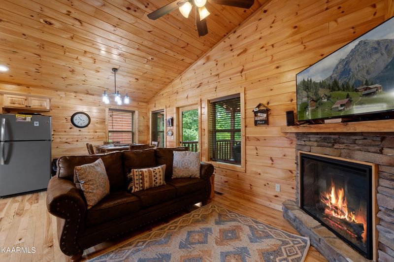 662 Stockton Dr, Sevierville, TN 37876