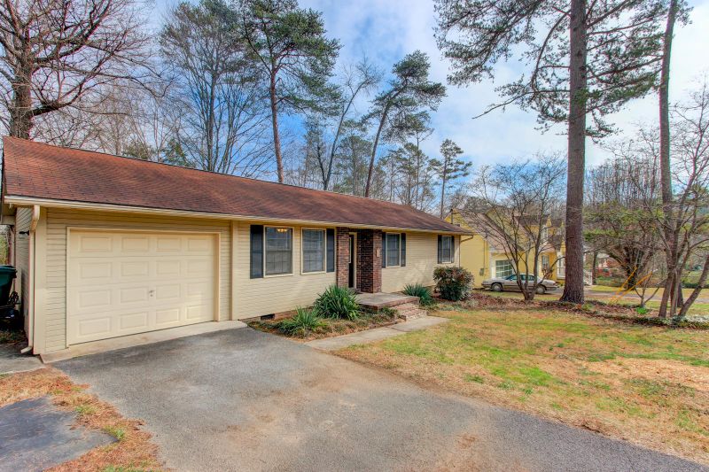 6620 Bay Circle Dr, Knoxville, TN 37918