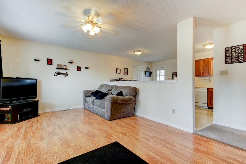 6620 Bay Circle Dr, Knoxville, TN 37918