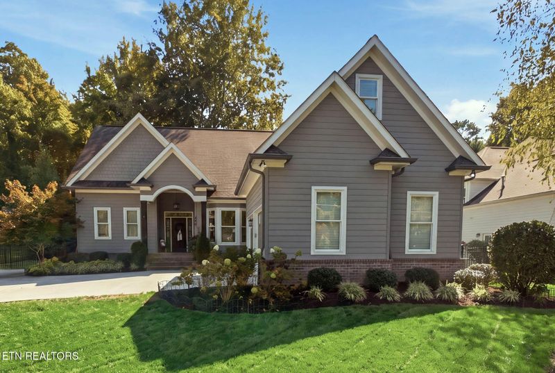 6622 Cherry Dr, Knoxville, TN 37919