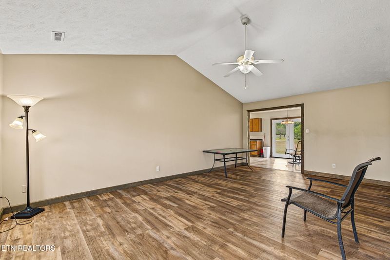 6622 Howard School Rd, Maryville, TN 37801