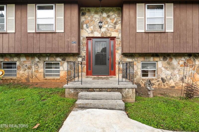 6625 Lambent Ln, Knoxville, TN 37918