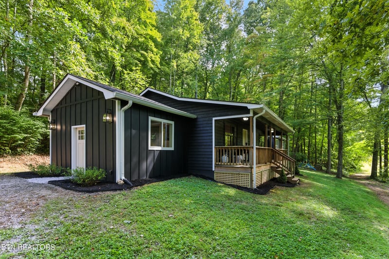 663 New Clear Branch Rd, Rocky Top, TN 37769