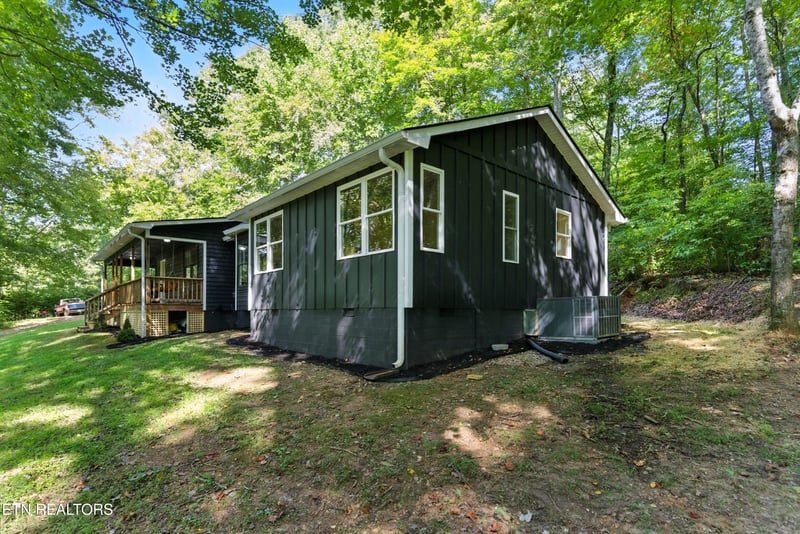 663 New Clear Branch Rd, Rocky Top, TN 37769