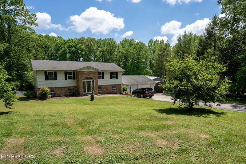 663 W Hills Dr, Harriman, TN 37748