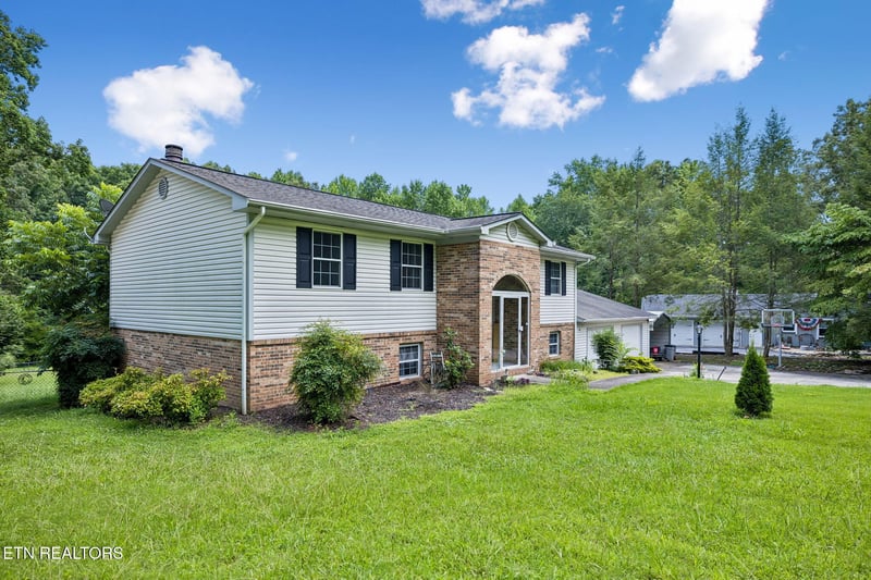 663 W Hills Dr, Harriman, TN 37748
