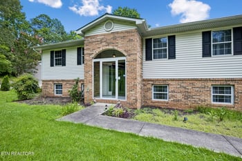 663 W Hills Dr, Harriman, TN 37748