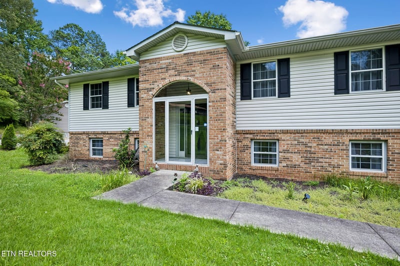 663 W Hills Dr, Harriman, TN 37748