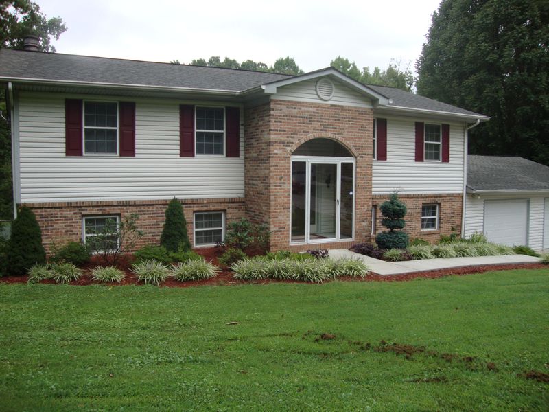663 West Hills Dr, Harriman, TN 37748