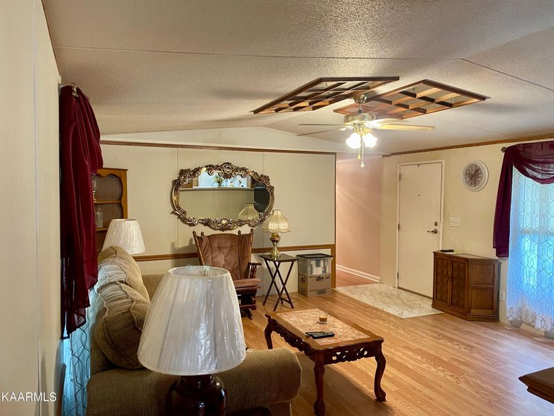 664 Chestnut Ridge Rd, Heiskell, TN 37754