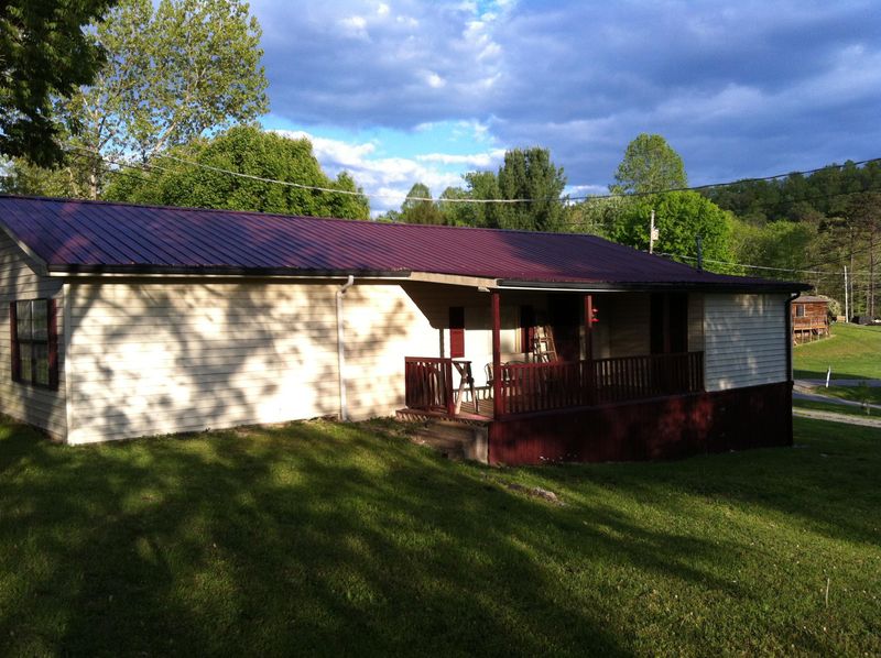 664 Indian River Boat Dock Rd, Jacksboro, TN 37757