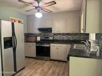 664 Sparta Dr, Crossville, TN 38555