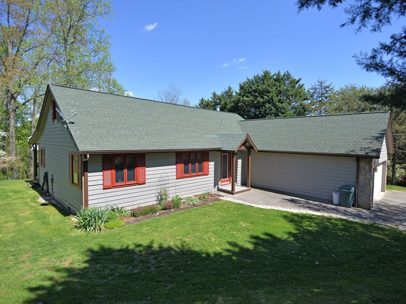 665 Emerald Ave, Kodak, TN 37764