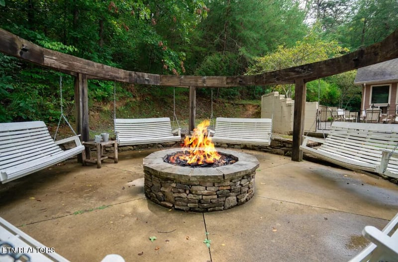 665 Gists Creek Rd, Sevierville, TN 37876