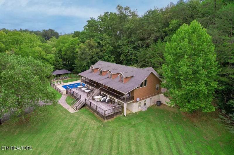 665 Gists Creek Rd, Sevierville, TN 37876