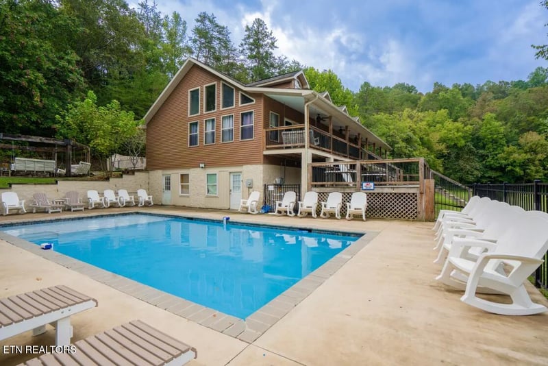 665 Gists Creek Rd, Sevierville, TN 37876
