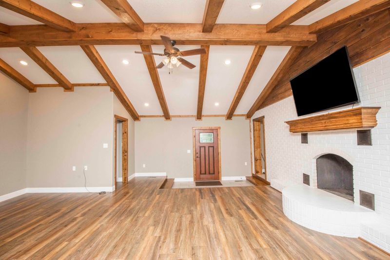 667 Cooper Lake Rd, Oneida, TN 37841