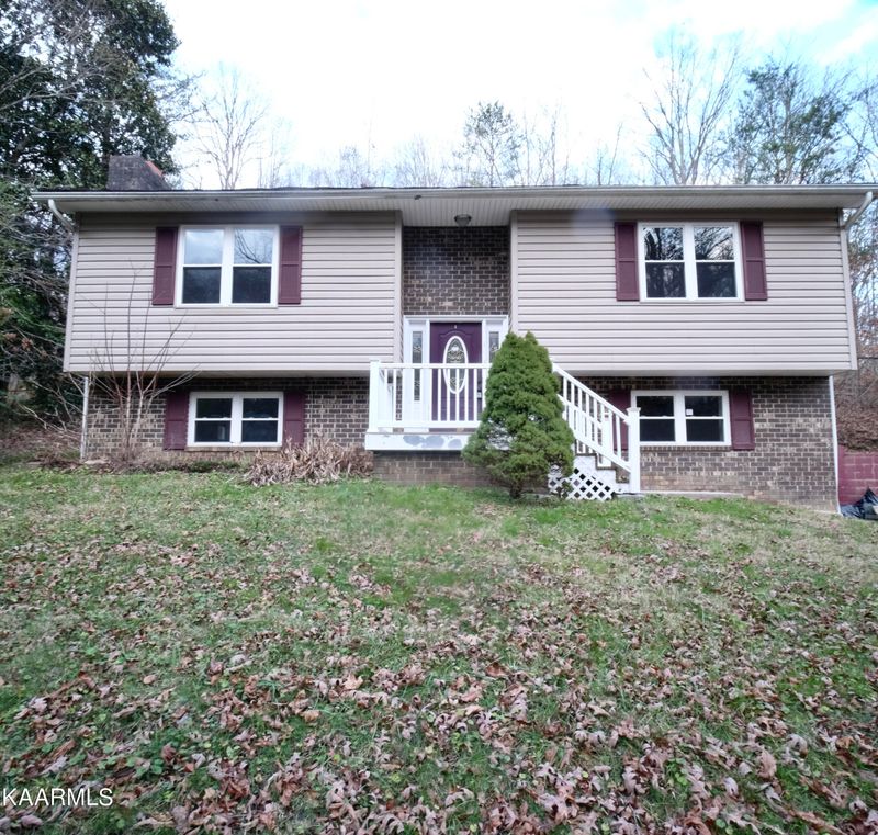 667 Hassler Mill Rd, Harriman, TN 37748