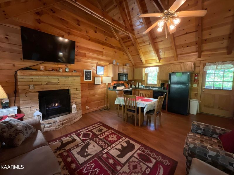 667 Kings Hills Blvd, Pigeon Forge, TN 37862