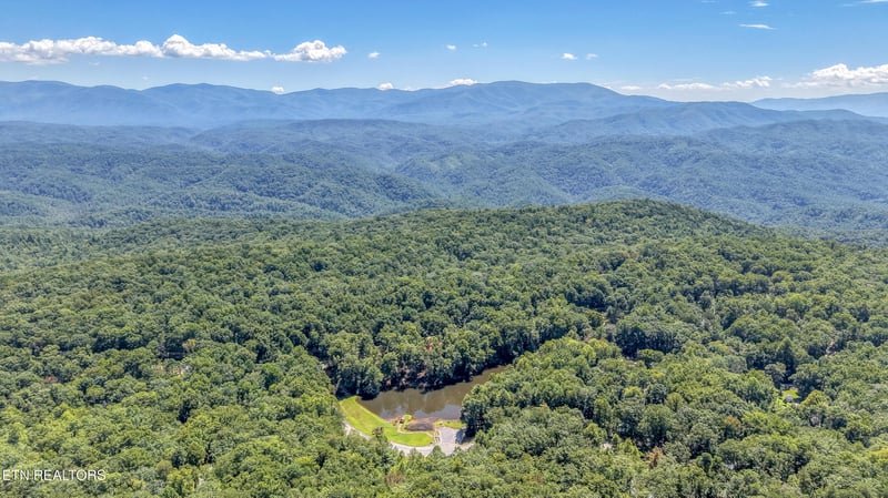 6671 Avens Ln, Tallassee, TN 37878