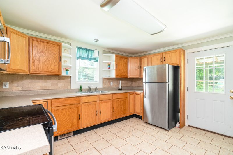668 E Nails Creek Rd, Seymour, TN 37865