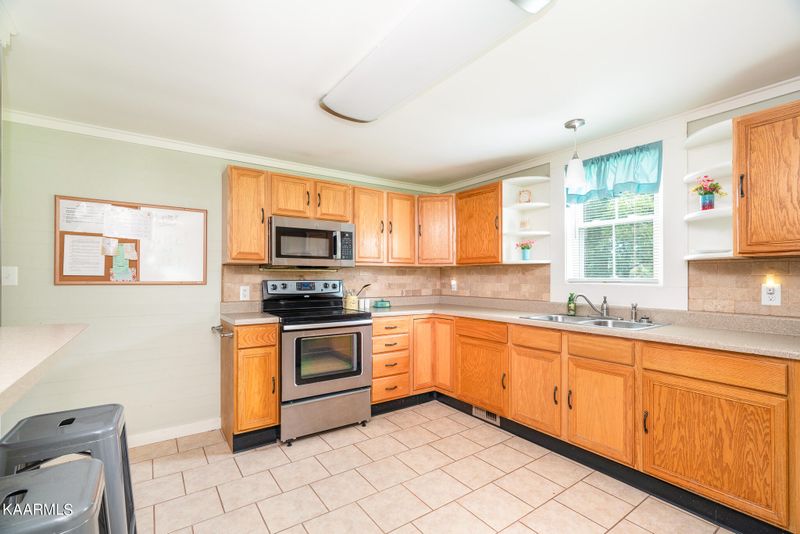 668 E Nails Creek Rd, Seymour, TN 37865