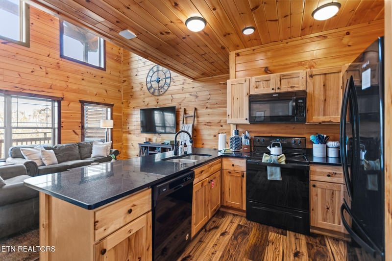 668 Stockton Dr, Sevierville, TN 37876