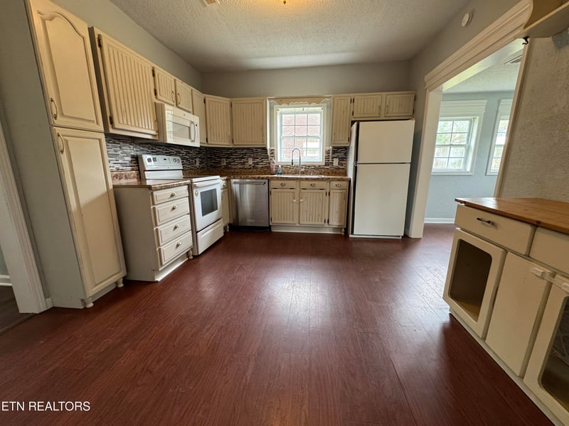 6688 Morganton Rd, Greenback, TN 37742
