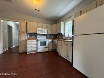 6688 Morganton Rd, Greenback, TN 37742