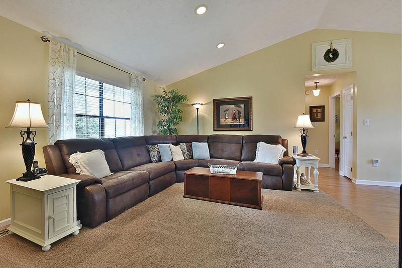 669 Cattlemans Dr, Lenoir City, TN 37772
