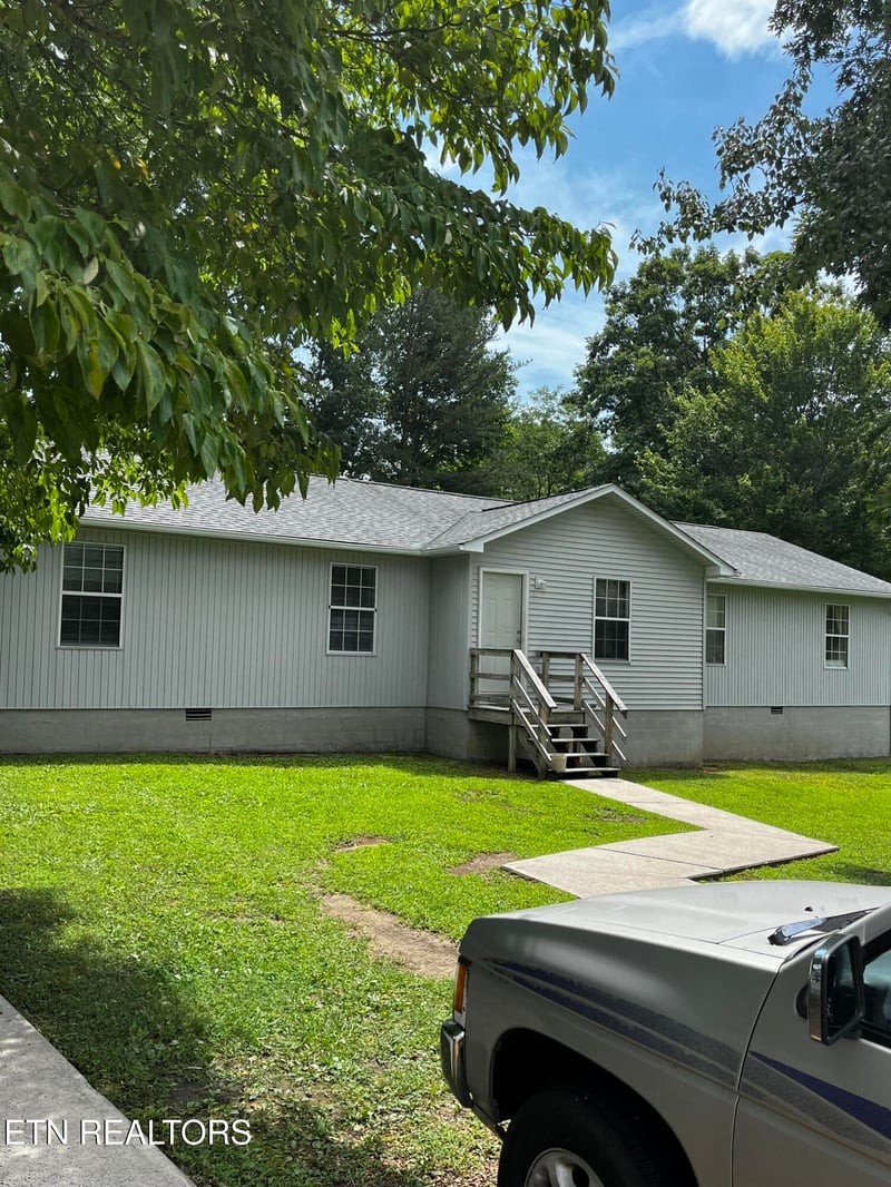 669 Myrtle Ave, Crossville, TN 38555