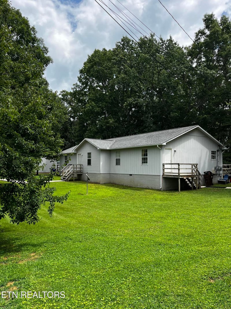 669 Myrtle Ave, Crossville, TN 38555