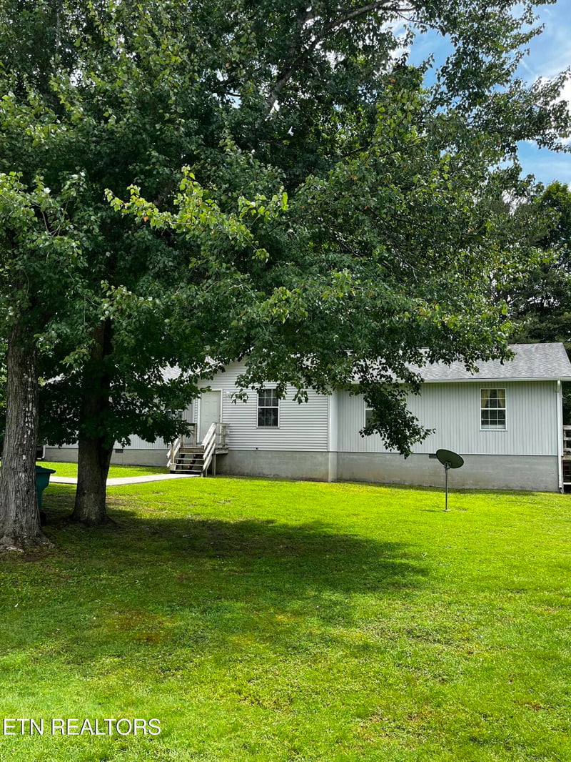 669 Myrtle Ave, Crossville, TN 38555