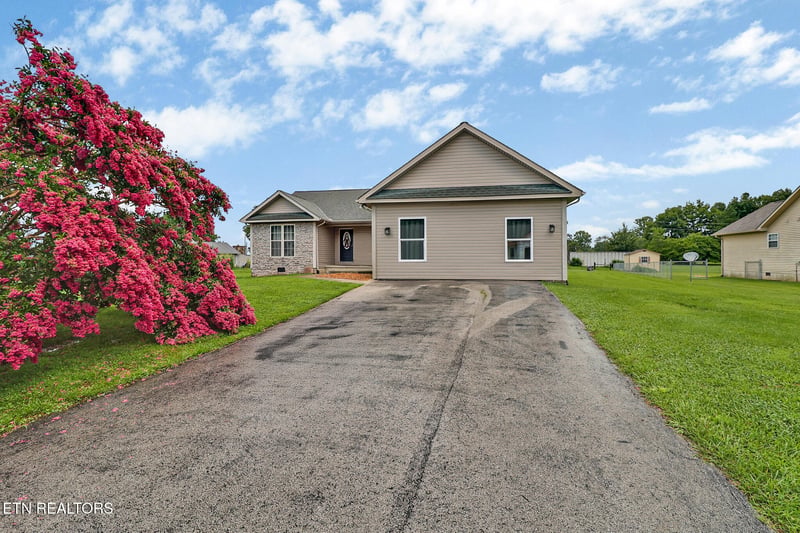 67 Lakyn Dr, Crossville, TN 38571